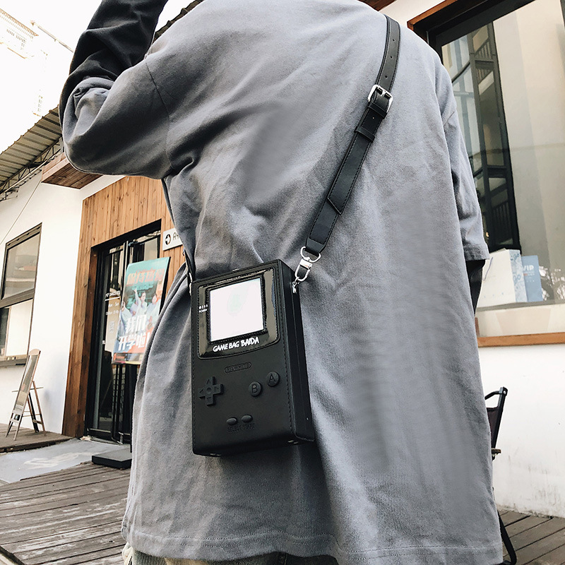 Borsa a tracolla mini a forma  - Retro Gaming Station recensione e prezzo