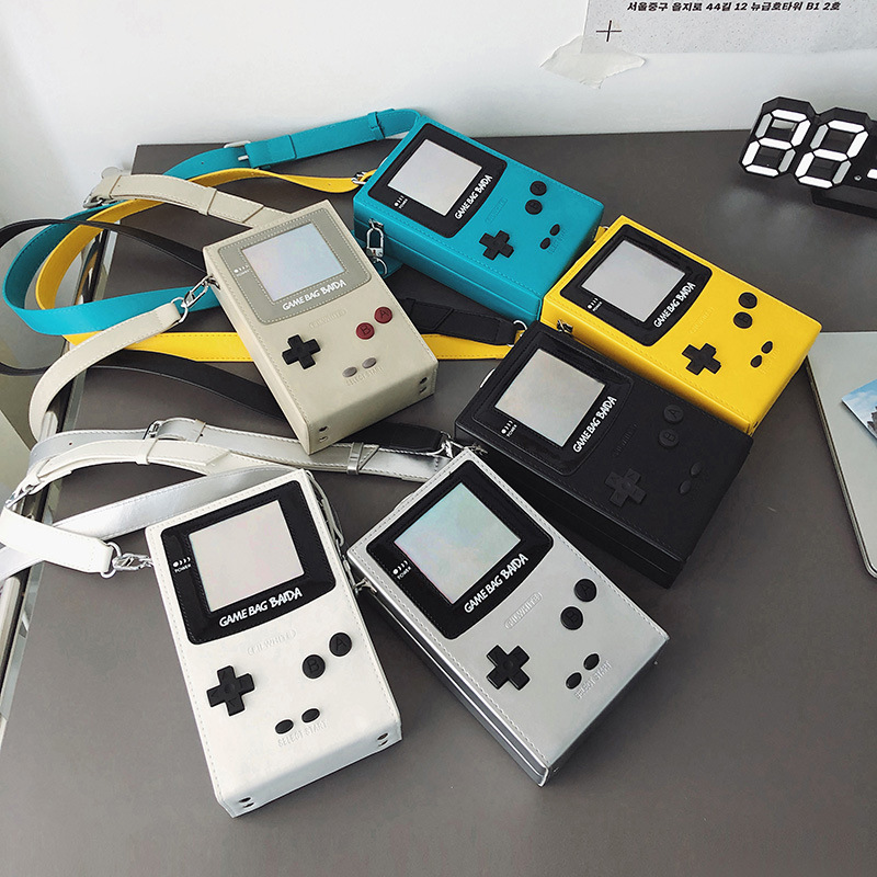 Borsa a tracolla mini a forma  - Retro Gaming Station recensione e prezzo